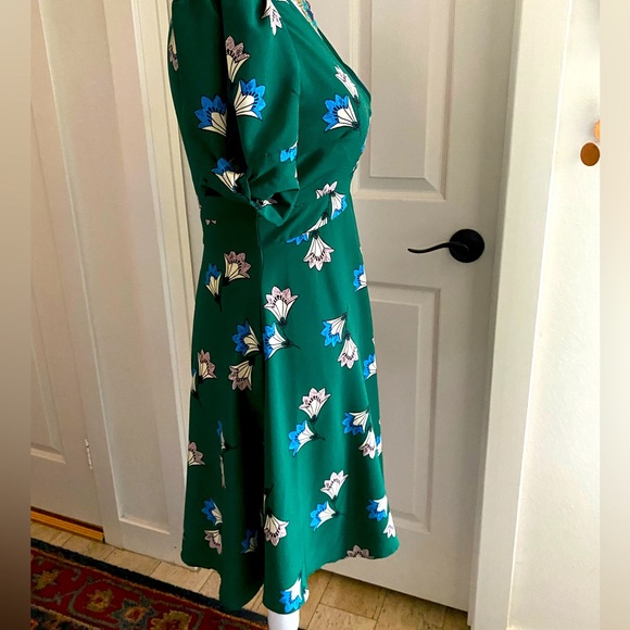 Ms.Selfridge Classic Green Floral Tea Dress with Open Puff Sleeve, Size 4 (US) - Picture 4 of 16